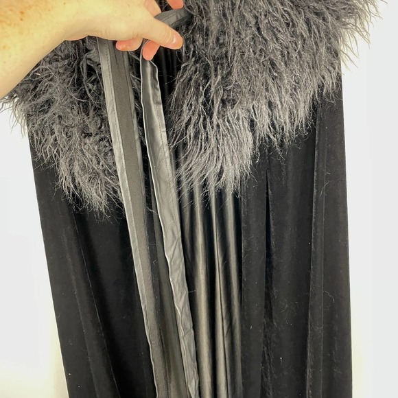 Elegant Black Cape and Dress Set - Picture 14 of 16